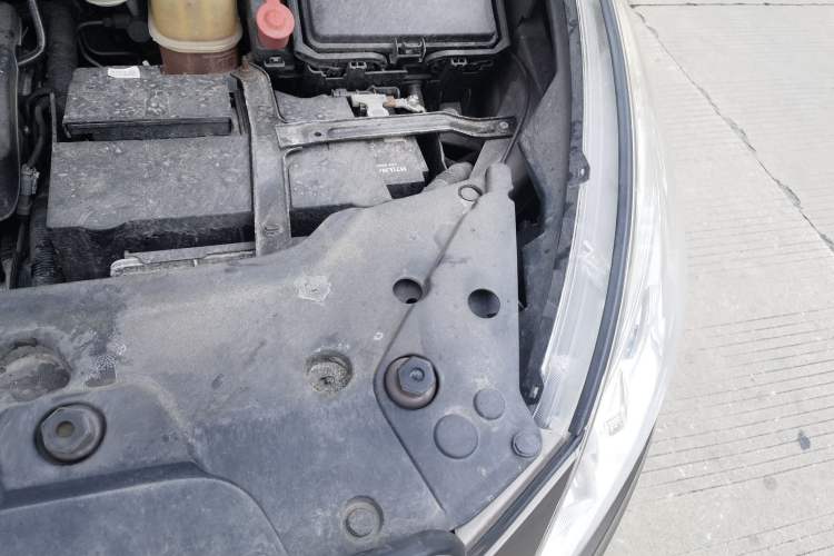 Used Buick GL8 2017 25S Prestige Version China V Standard Engine Bay Left