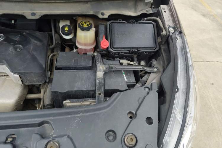 Used Buick GL8 2017 25S Luxury Version China V Standard Engine Bay Left
