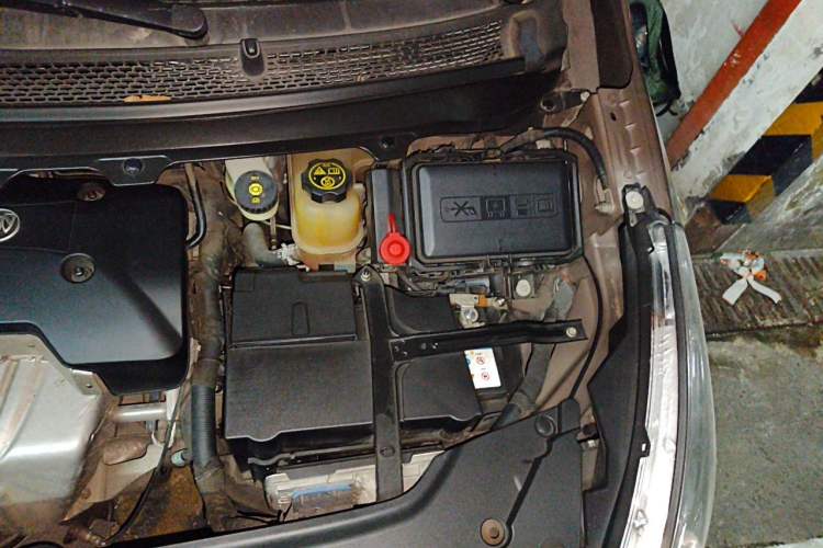 Used Buick GL8 2017 25S Luxury Version China V Standard Engine Bay Left