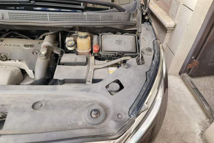 Used Buick GL8 2017 ES 28T Comfort Model China V Standard Engine Bay Left