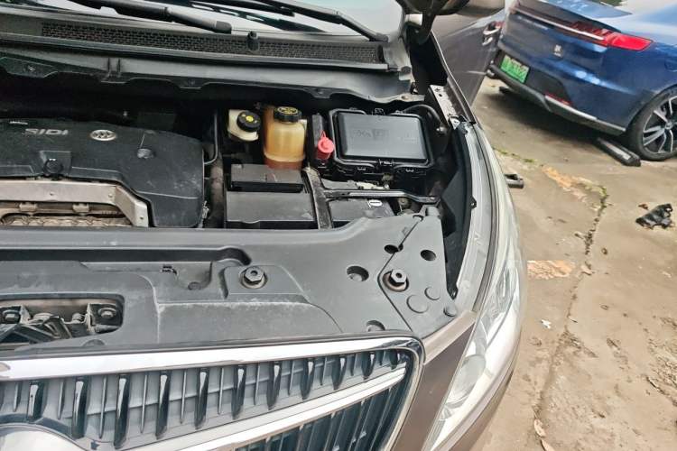 Used Buick GL8 2017 25S Comfort Version China V Standard Engine Bay Left