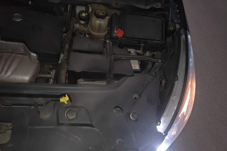 Used Buick GL8 2017 25S Luxury Version China V Standard Engine Bay Left