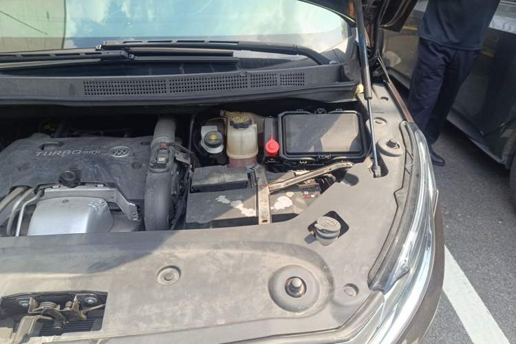 Used Buick GL8 2017 ES 28T Luxury Model China V Standard Engine Bay Left
