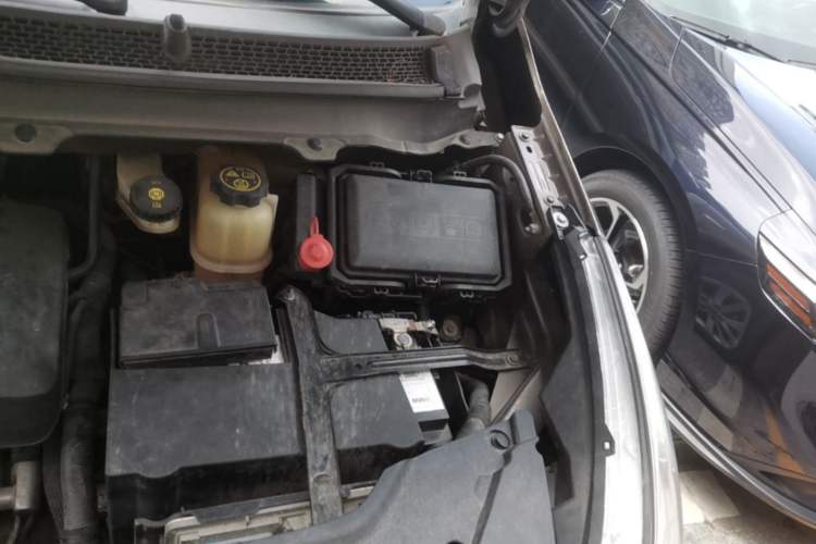 Used Buick GL8 2017 25S Luxury Version China V Standard Engine Bay Left