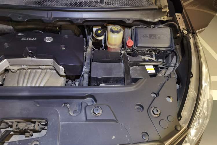 Used Buick GL8 2017 25S Prestige Version China V Standard Engine Bay Left