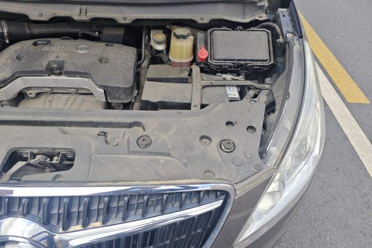 Used Buick GL8 2017 25S Luxury Version China V Standard Engine Bay Left