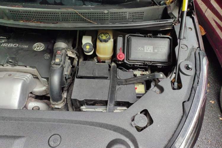 Used Buick GL8 2017 ES 28T Luxury Model China V Standard Engine Bay Left