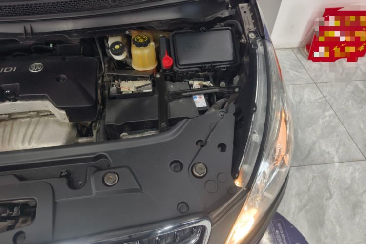 Used Buick GL8 2017 25S Luxury Version China V Standard Engine Bay Left