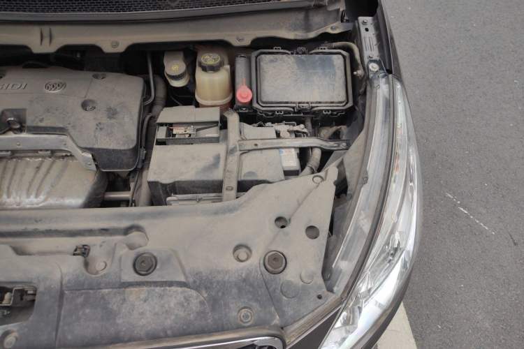 Used Buick GL8 2017 25S Luxury Version China V Standard Engine Bay Left