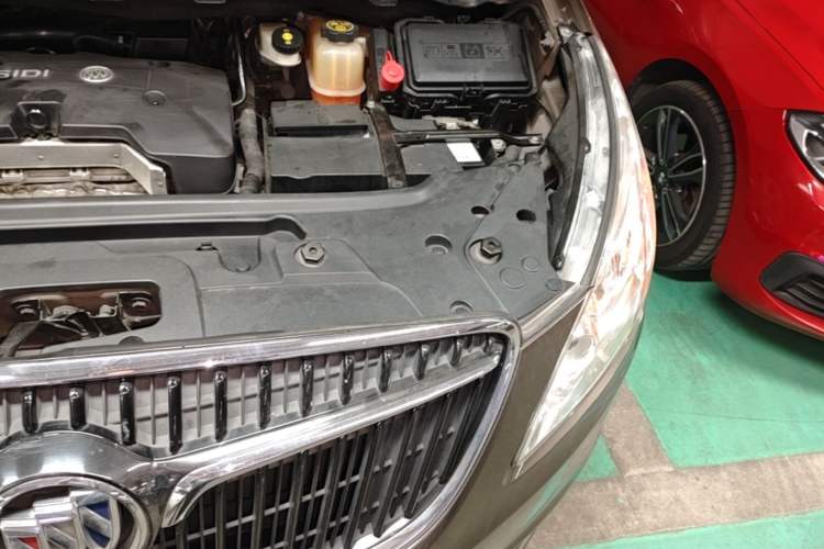 Used Buick GL8 2017 25S Comfort Version China V Standard Engine Bay Left