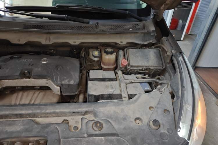 Used Buick GL8 2017 25S Luxury Version China V Standard Engine Bay Left