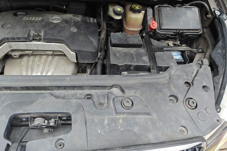 Used Buick GL8 2017 25S Luxury Version China V Standard Engine Bay Left