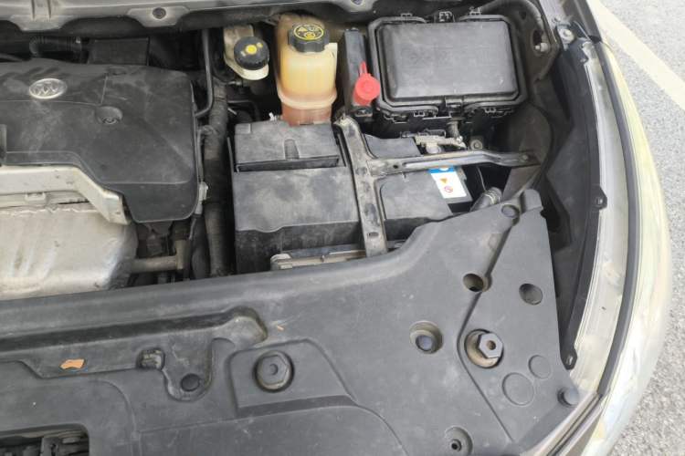 Used Buick GL8 2017 25S Luxury Version China V Standard Engine Bay Left
