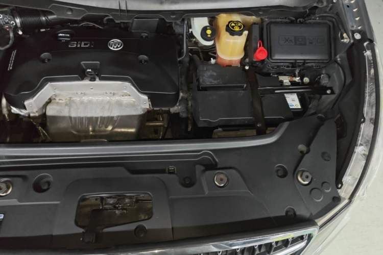 Used Buick GL8 2017 25S Luxury Version China V Standard Engine Bay Left