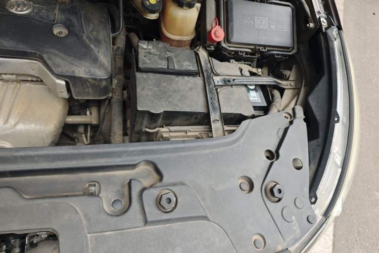 Used Buick GL8 2017 25S Comfort Version China V Standard Engine Bay Left