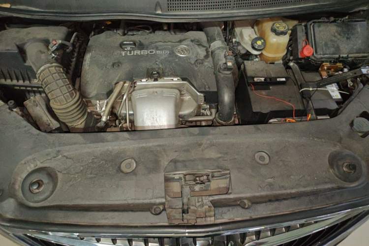Used Buick GL8 2017 ES 28T Comfort Model China V Standard Engine Bay