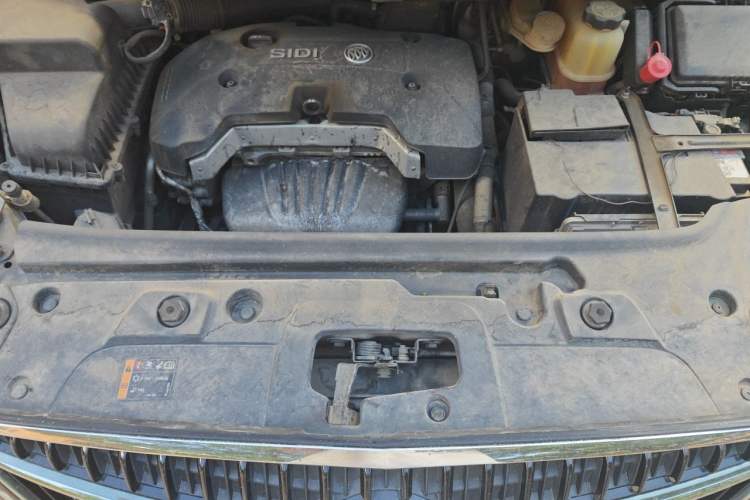 Used Buick GL8 2017 25S Luxury Version China V Standard Engine Bay
