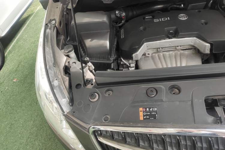 Used Buick GL8 2017 25S Luxury Version China V Standard Engine Bay Right