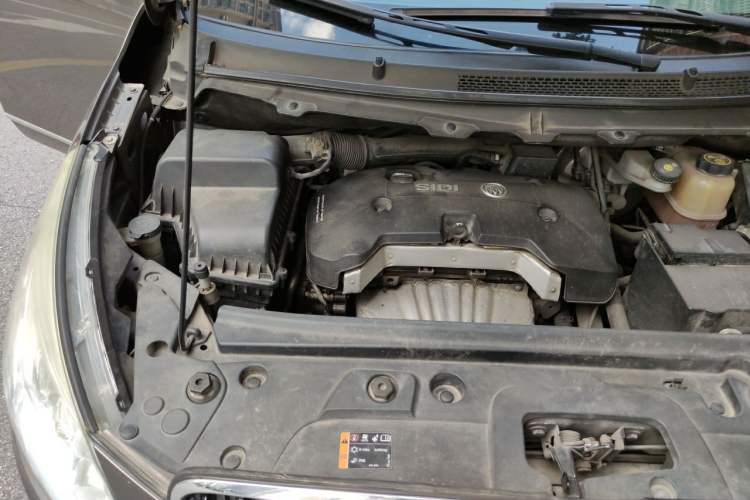 Used Buick GL8 2017 25S Luxury Version China V Standard Engine Bay Right
