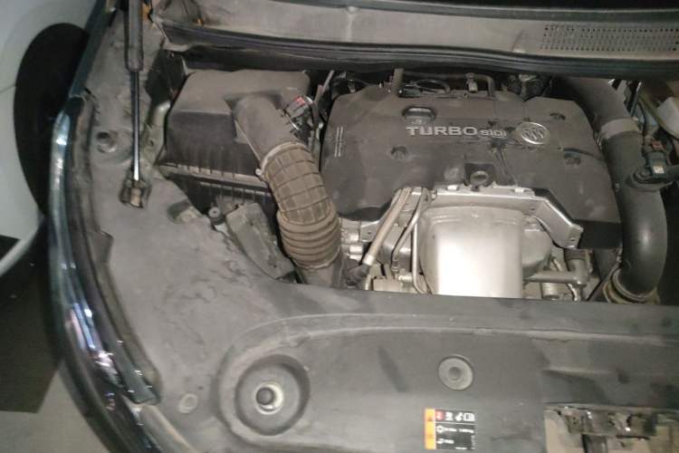 Used Buick GL8 2017 ES 28T Premium Version China V Standard Engine Bay Right