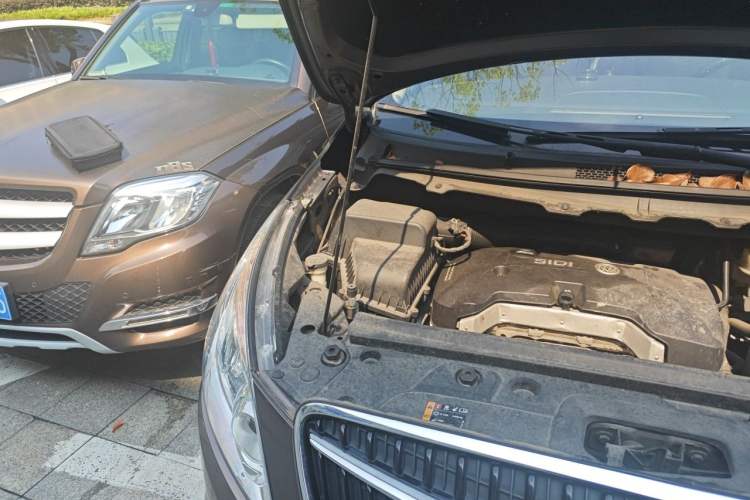 Used Buick GL8 2017 25S Luxury Version China V Standard Engine Bay Right