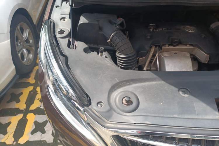Used Buick GL8 2017 ES 28T Comfort Model China V Standard Engine Bay Right