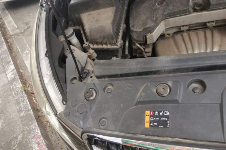 Used Buick GL8 2017 25S Luxury Version China V Standard Engine Bay Right