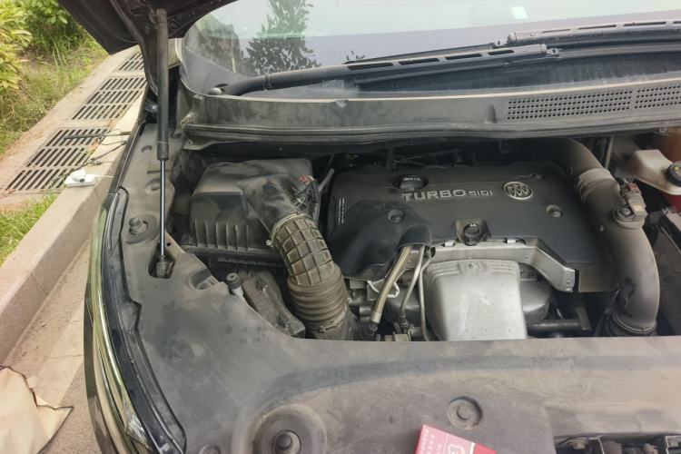 Used Buick GL8 2017 ES 28T Premium Version China V Standard Engine Bay Right
