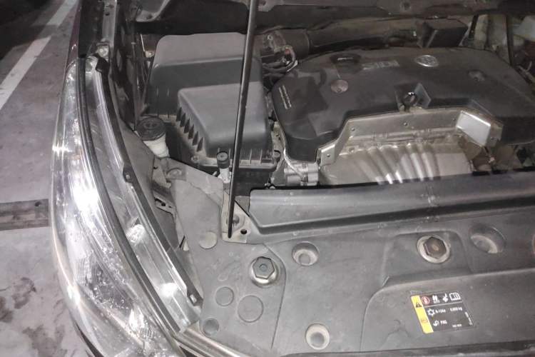 Used Buick GL8 2017 25S Prestige Version China V Standard Engine Bay Right