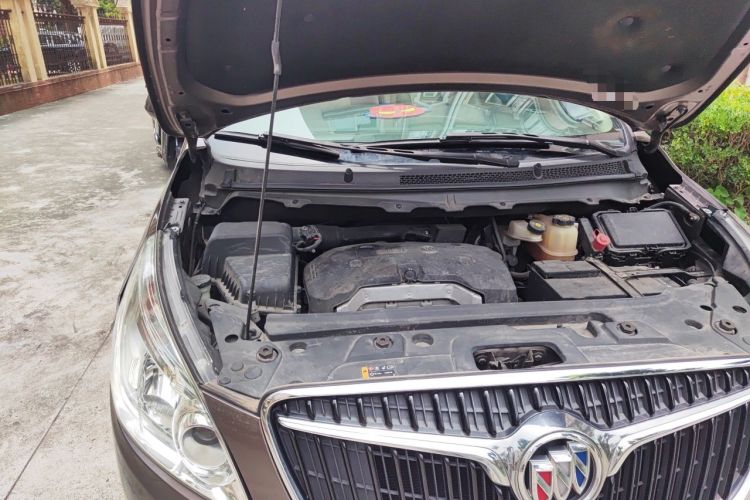 Used Buick GL8 2017 25S Luxury Version China V Standard Engine Bay Right