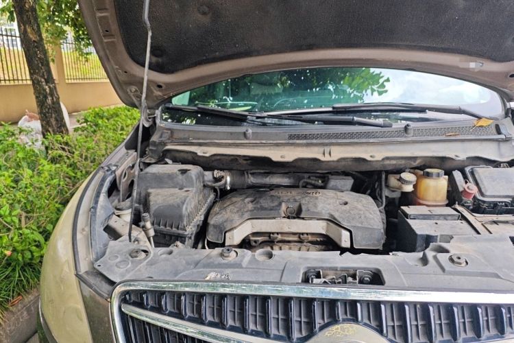 Used Buick GL8 2017 25S Luxury Version China V Standard Engine Bay Right