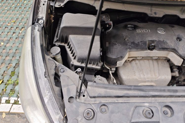 Used Buick GL8 2017 25S Luxury Version China V Standard Engine Bay Right