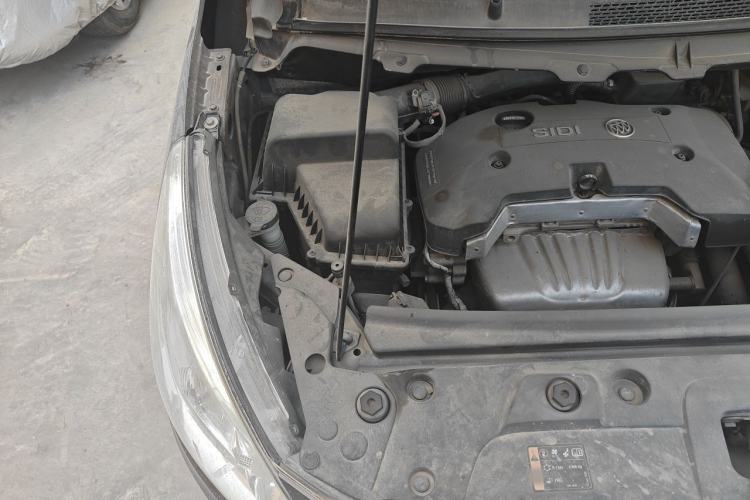 Used Buick GL8 2017 25S Luxury Version China V Standard Engine Bay Right