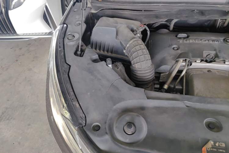 Used Buick GL8 2017 ES 28T Comfort Model China V Standard Engine Bay Right