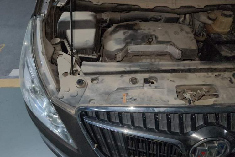 Used Buick GL8 2017 25S Luxury Version China V Standard Engine Bay Right