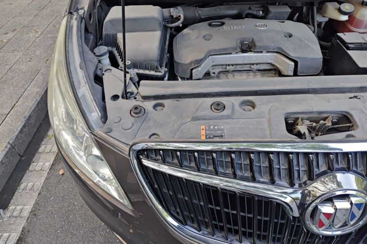 Used Buick GL8 2017 25S Luxury Version China V Standard Engine Bay Right