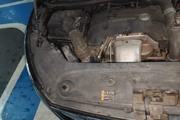 Used Buick GL8 2017 ES 28T Luxury Model China V Standard Engine Bay Right