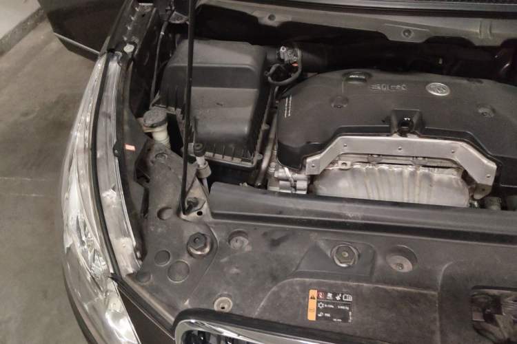 Used Buick GL8 2017 25S Luxury Version China V Standard Engine Bay Right