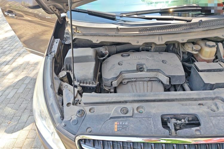 Used Buick GL8 2017 25S Prestige Version China V Standard Engine Bay Right
