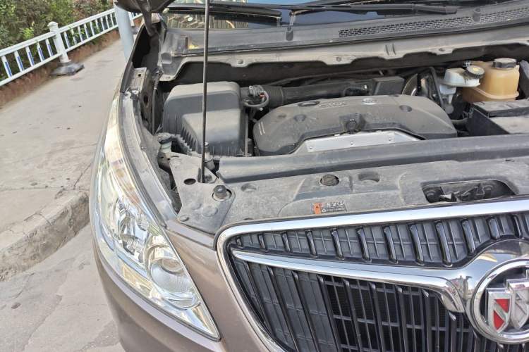 Used Buick GL8 2017 25S Luxury Version China V Standard Engine Bay Right