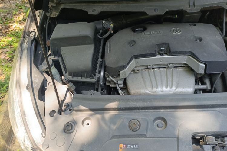 Used Buick GL8 2017 25S Luxury Version China V Standard Engine Bay Right