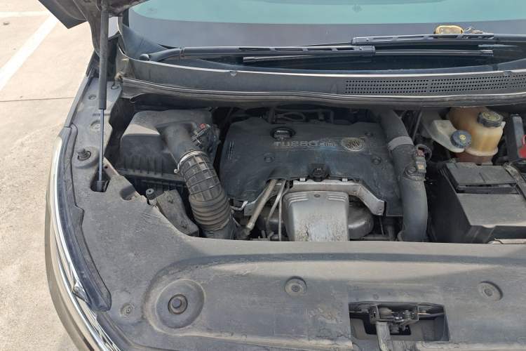 Used Buick GL8 2017 ES 28T Premium Version China V Standard Engine Bay Right