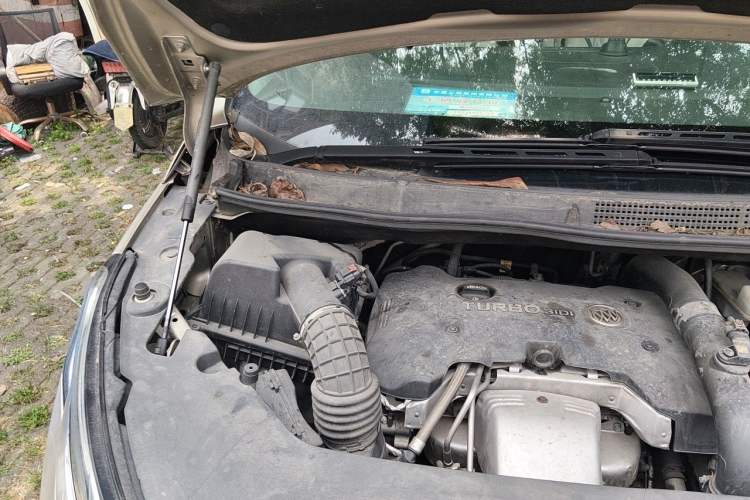 Used Buick GL8 2017 ES 28T Comfort Model China V Standard Engine Bay Right