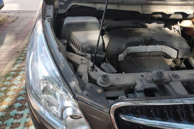 Used Buick GL8 2017 25S Comfort Version China V Standard Engine Bay Right