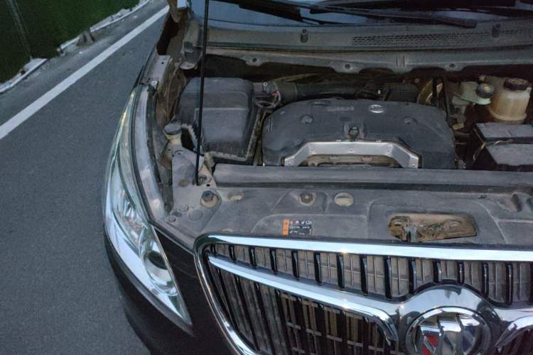 Used Buick GL8 2017 25S Prestige Version China V Standard Engine Bay Right