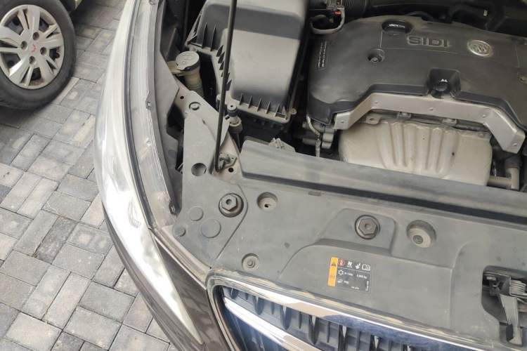 Used Buick GL8 2017 25S Luxury Version China V Standard Engine Bay Right