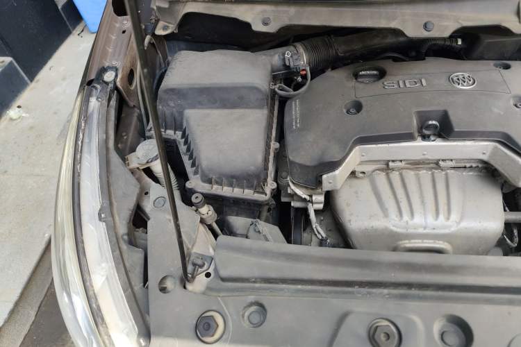 Used Buick GL8 2017 25S Luxury Version China V Standard Engine Bay Right