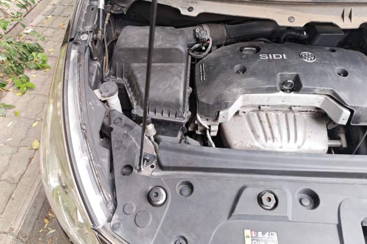 Used Buick GL8 2017 25S Prestige Version China V Standard Engine Bay Right