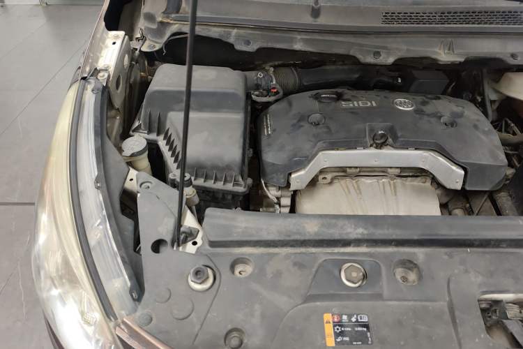 Used Buick GL8 2017 25S Comfort Version China V Standard Engine Bay Right