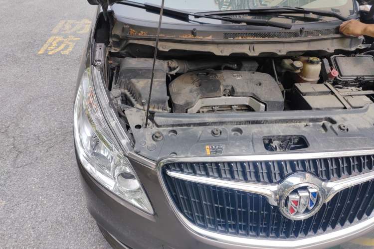 Used Buick GL8 2017 25S Comfort Version China V Standard Engine Bay Right